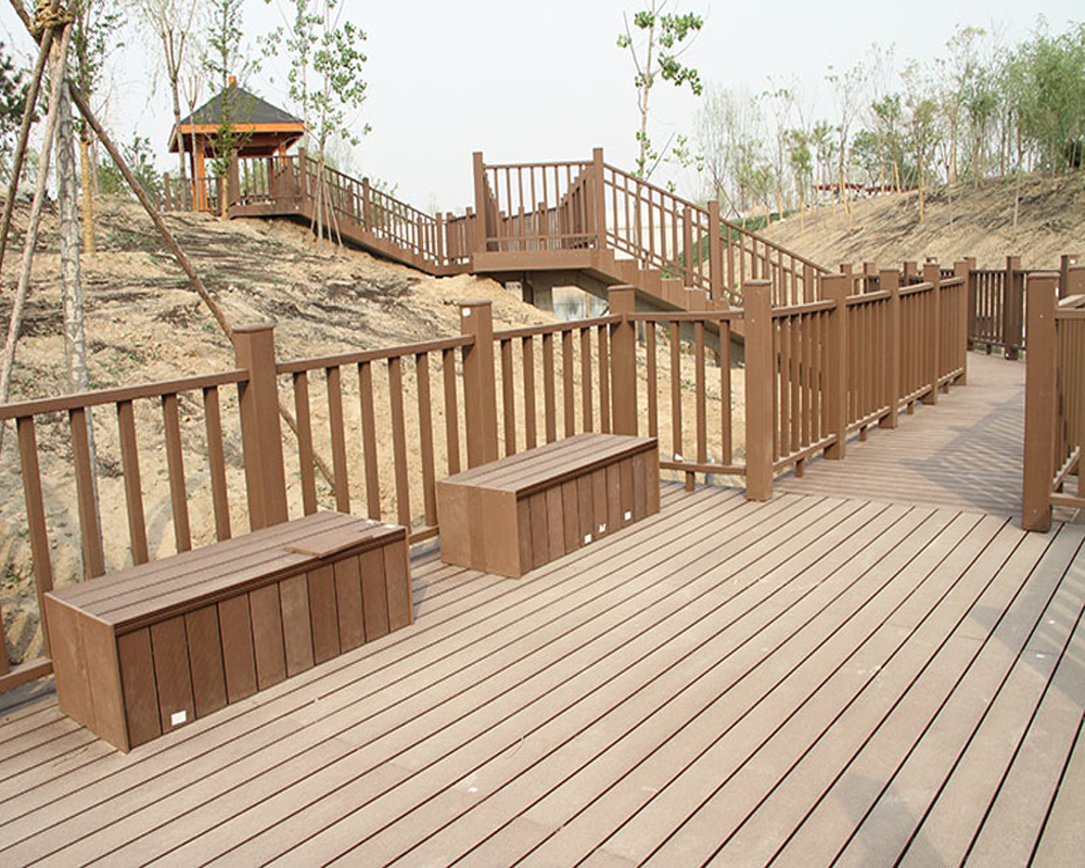 Gỗ nhựa WPC dể tạo hình thuận lợi cho trang trí không gian ngoại thất.