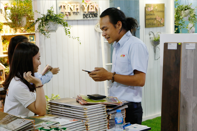 tham quan gian hàng khosango tại vietbuild 2018
