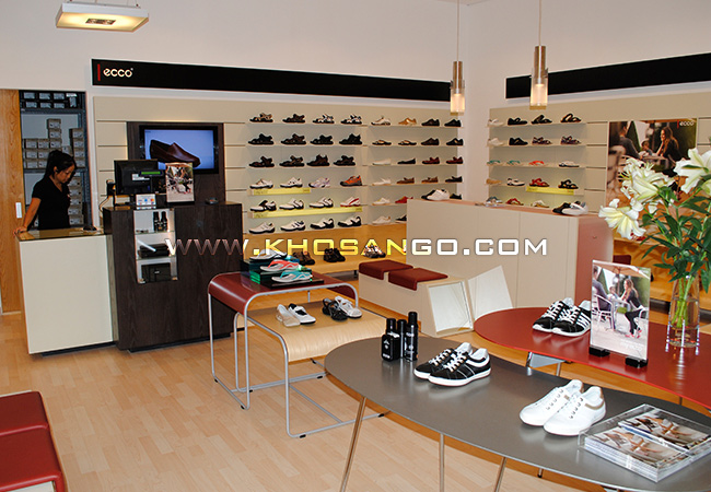 Sàn gỗ công nghiệp lót sàn shop giầy