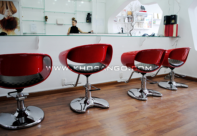 Sàn gỗ công nghiệp lót sàn showroom