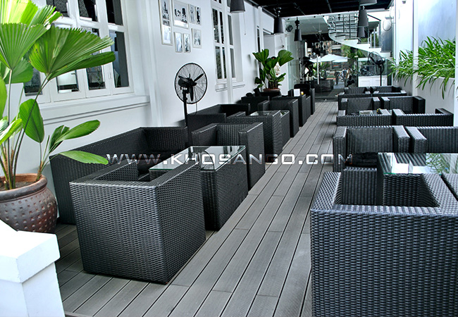 Sàn gỗ ngoài trời lót sàn quán cafe