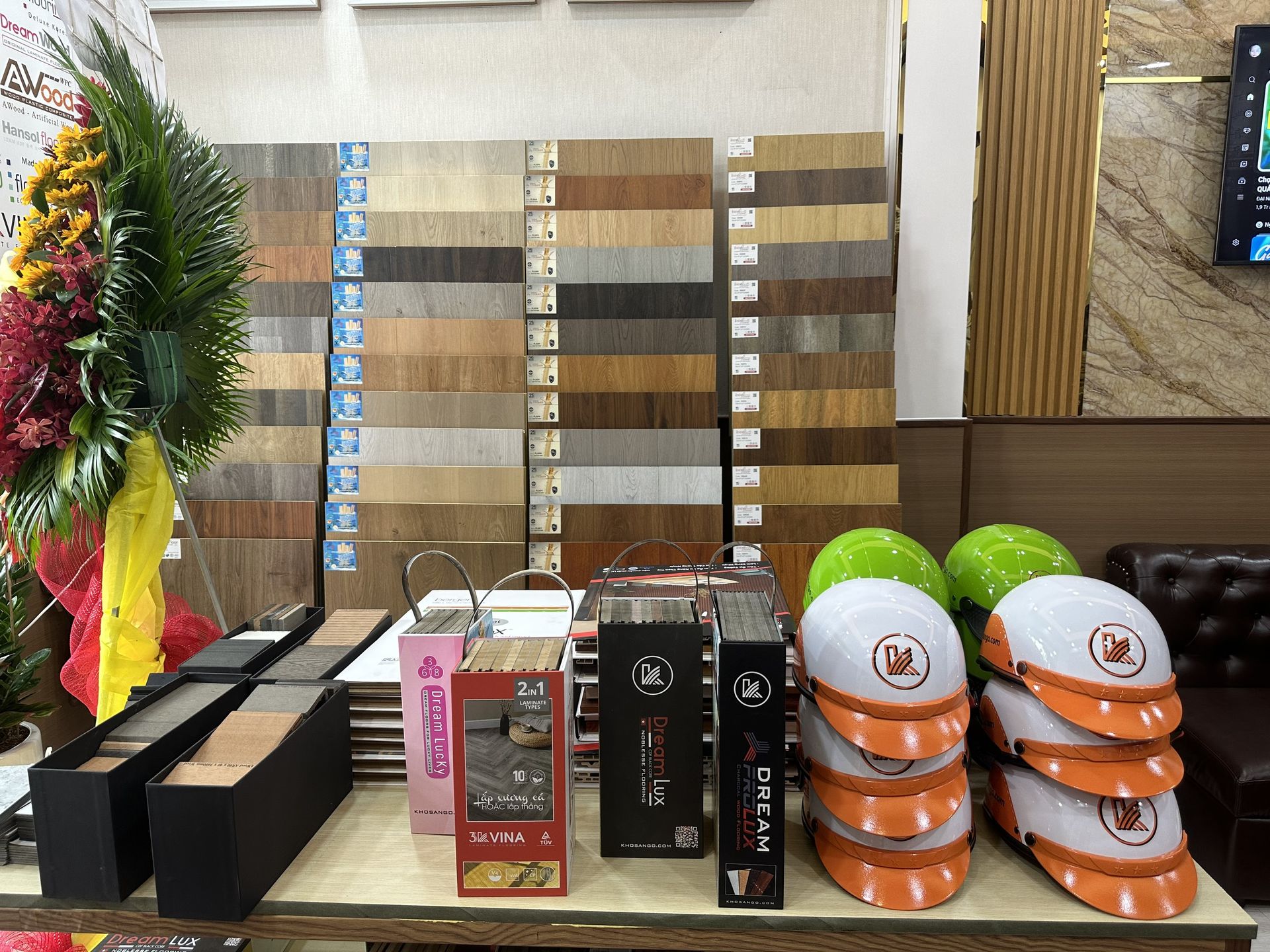 showroom kho sàn gỗ tân thành