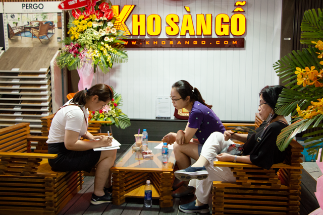 khach hang tin dung san pham tai kho san go