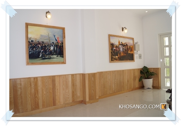 Lamri gỗ ốp tường cho phòng khách