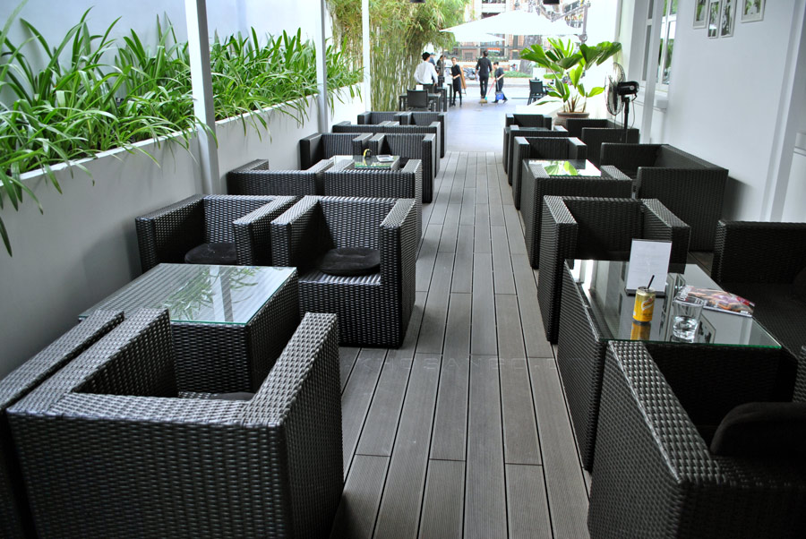 sàn gỗ quán cafe ngoài trời