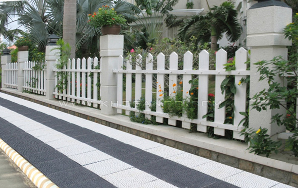 Hàng rào gỗ ngoài trời