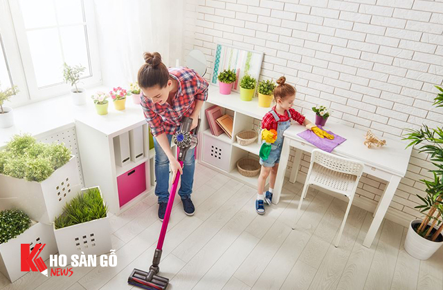 Vệ sinh sàn gỗ với nước lau sàn
