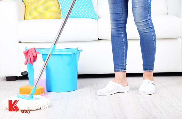 Làm sạch sàn gỗ công nghiệp