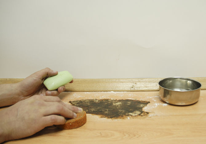 Loại bỏ vết ố sàn gỗ