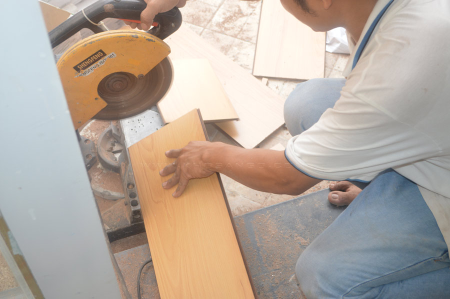 cưa thanh gỗ lắp đặt