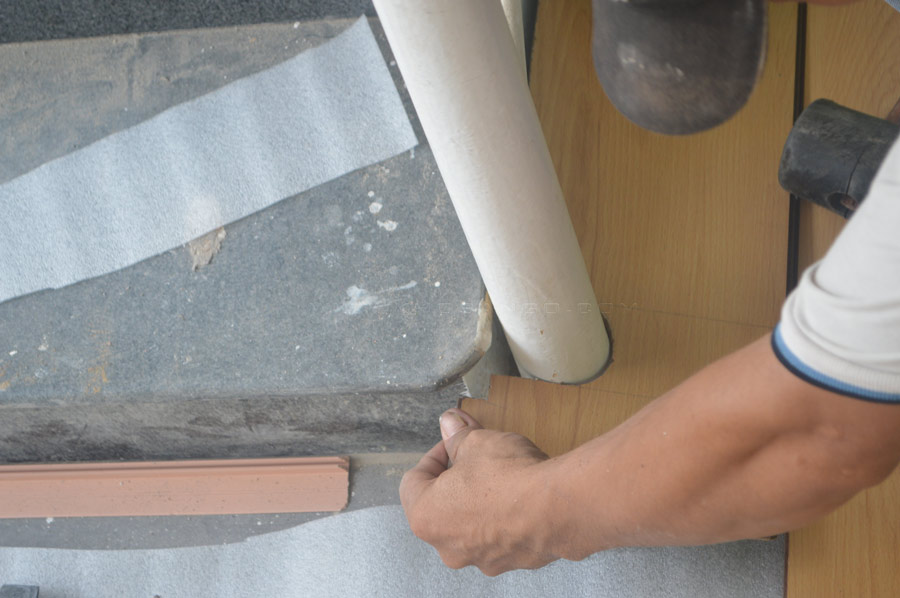 Ráp sàn gỗ vào cột